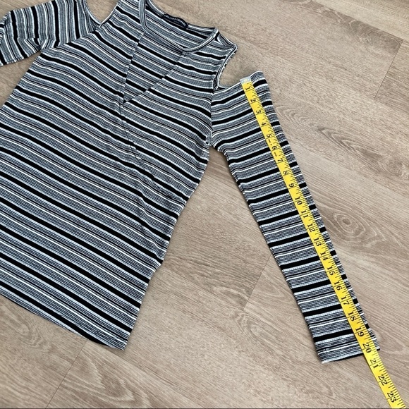 Harlowe & Graham Cutout Ribbed Top Striped Women's Medium - Picture 12 of 14